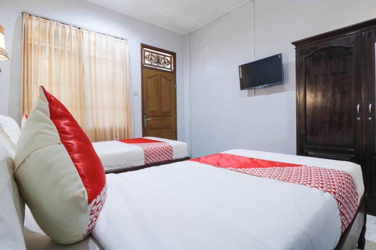 Oyo 2411 Taman Mekar Beach Inn 2 Kuta Lombok Exteriör bild